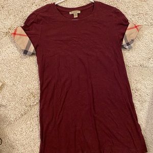 Burberry burgundy t-shirt